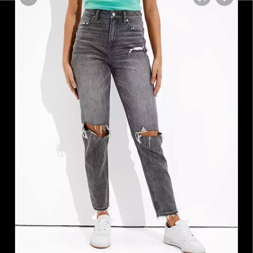 EXCELLENT DISTRESSED CONDITION WOMEN’S SIZE 4 SHORT AEO PINK/GRAY MOM JEANS
